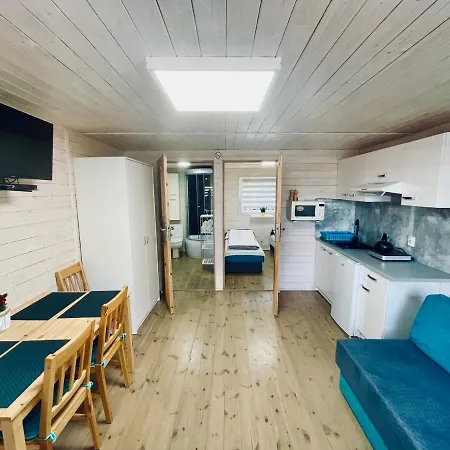 I Letniskowy Pod Kasztanem * 亚斯塔尔尼亚