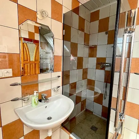 I Letniskowy Pod Kasztanem * 亚斯塔尔尼亚